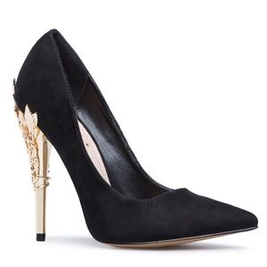 NWT JustFab Golden Heeled Pumps ✨